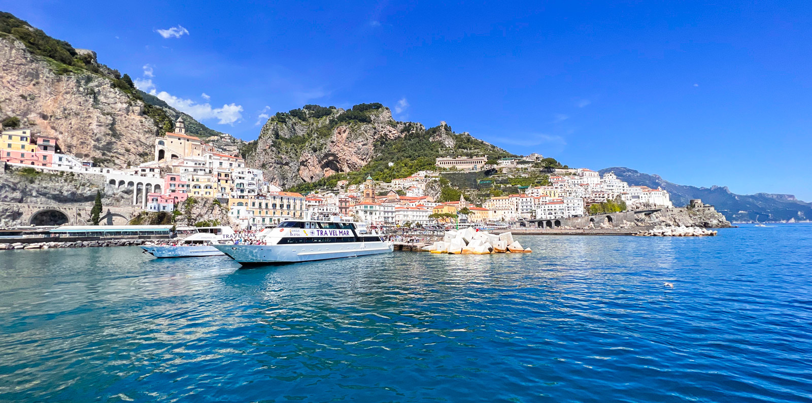 Visita la Costiera Amalfitana con i traghetti Travelmar